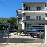 - Povilska アパート